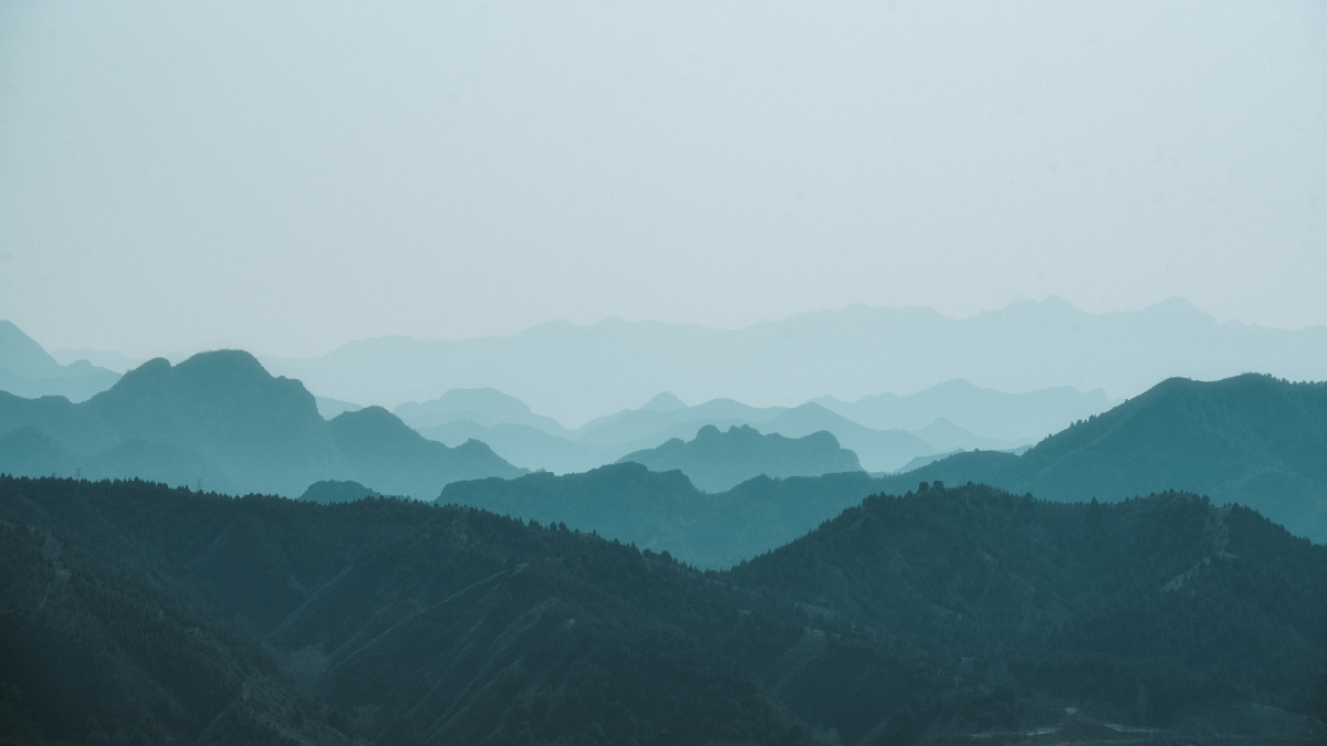 山岭重影