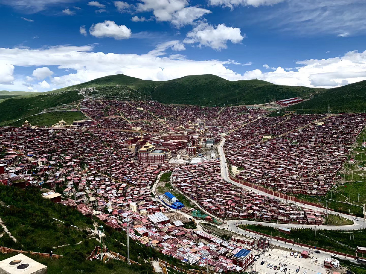 色达佛学院全景