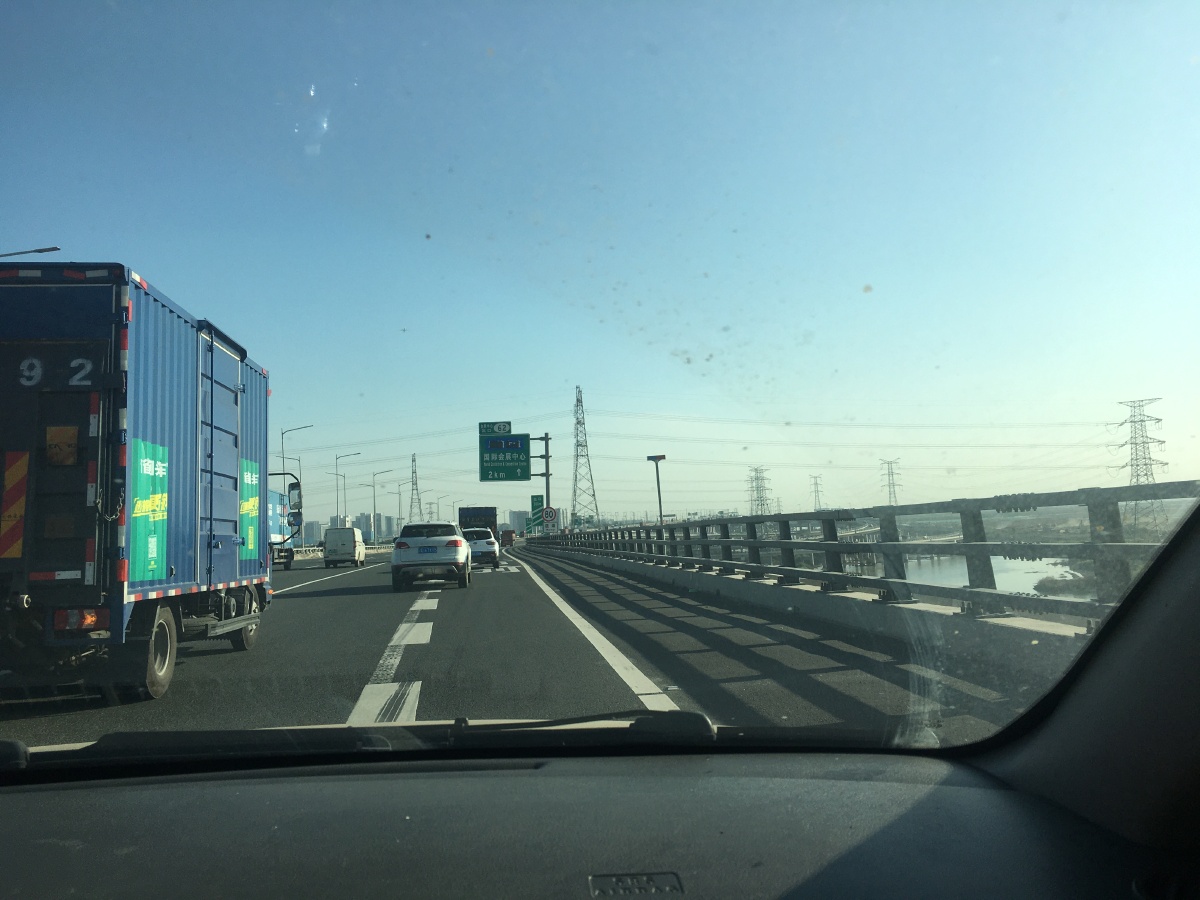 路上奔波,奔波在路上_大山谷图库