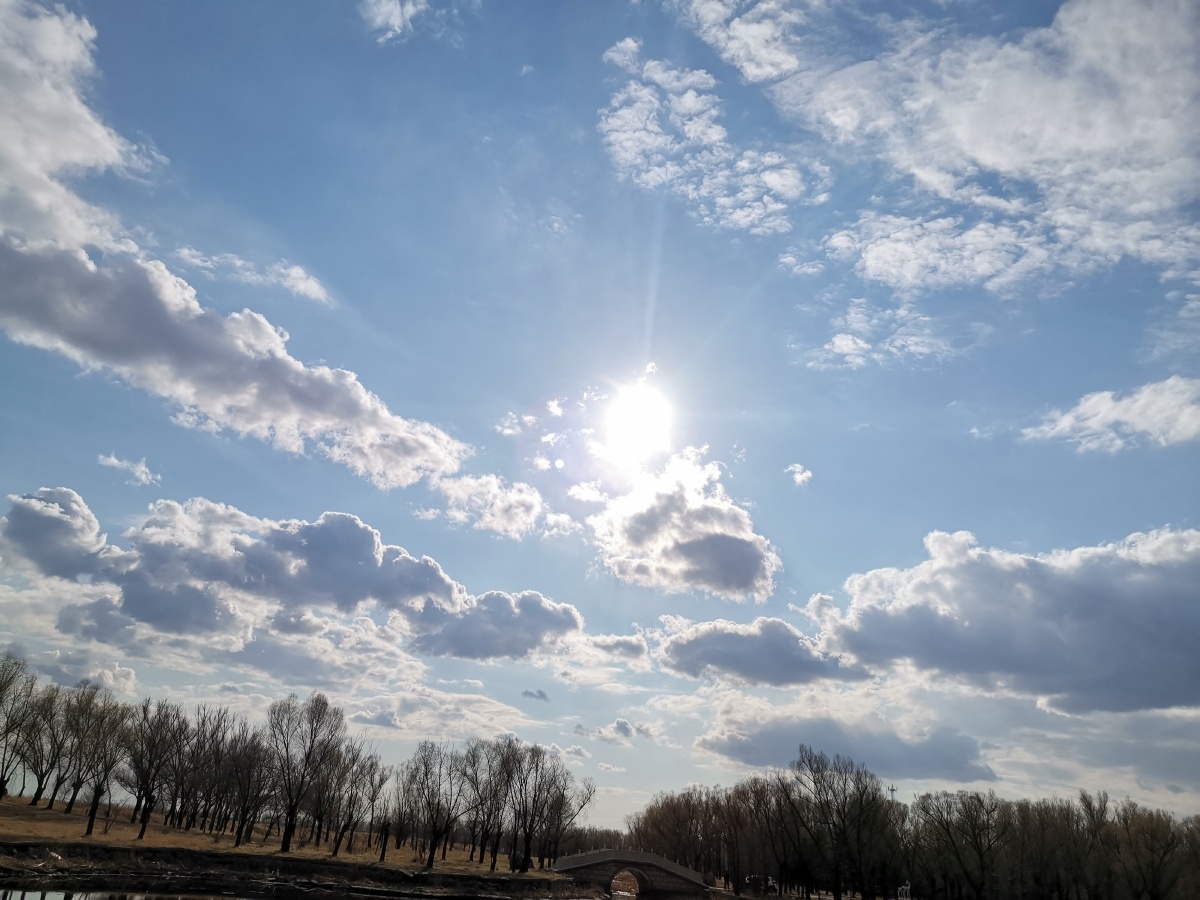 万里晴空 阳光灿烂.