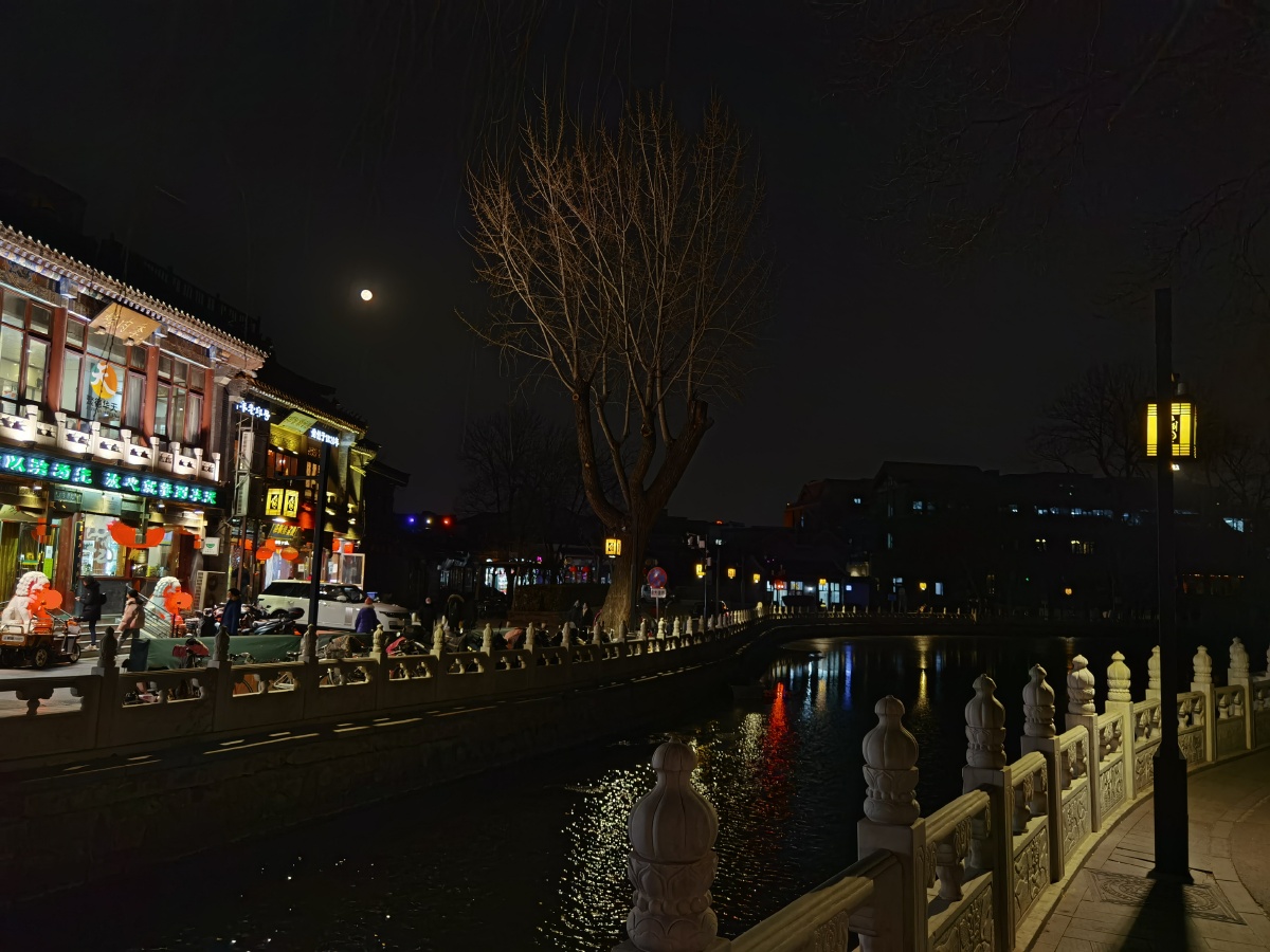 1/1我们这群拍海人晚上城市河流街道桥梁后海银锭桥#北京胡同还没有人