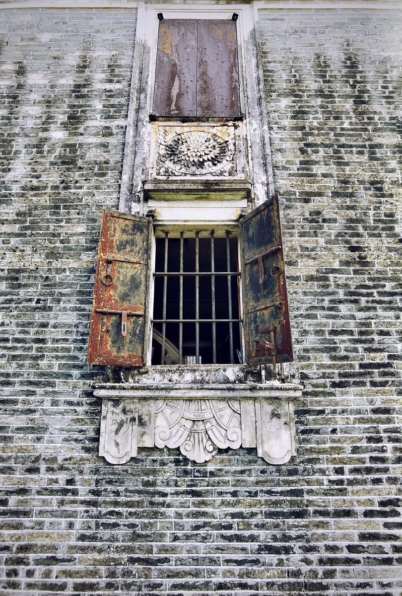 为了防盗窗户两层铁