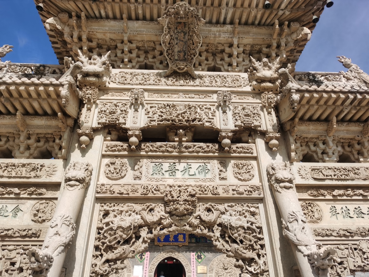 五台山龙泉寺最大镂空牌楼