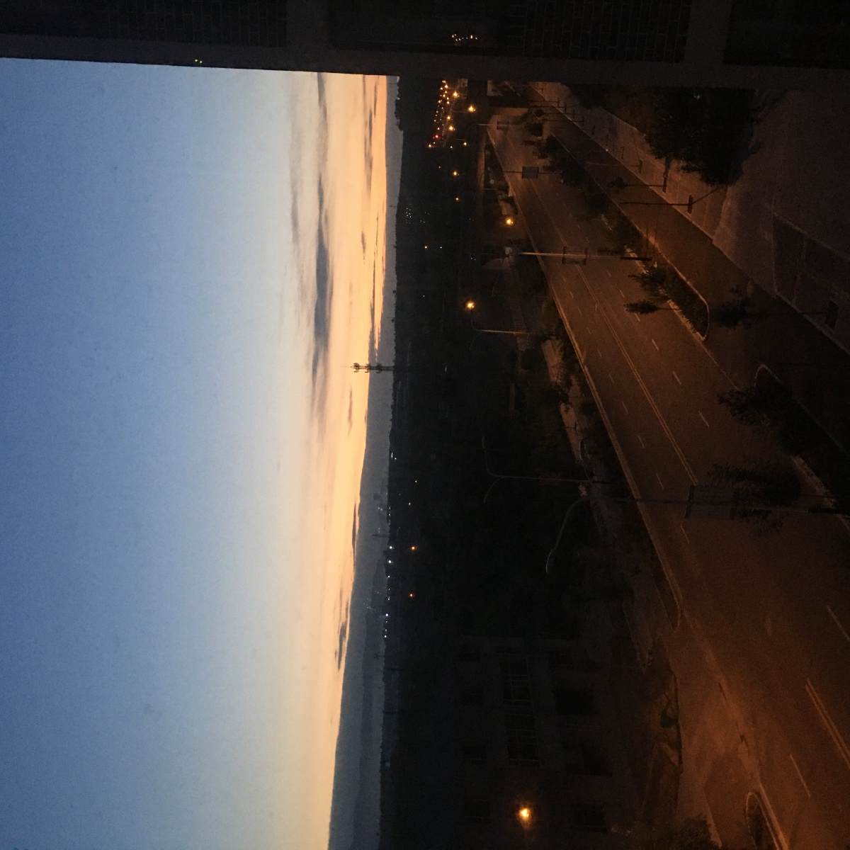 加班一夜,凌晨四点看看窗外风景