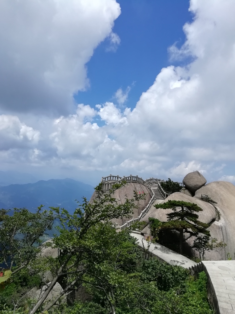 天柱山又称皖山位于安徽省潜山市安徽的简称皖来源于此就典型的花岗岩