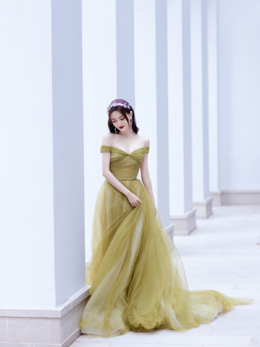 徐璐春日沁绿梦幻纱裙