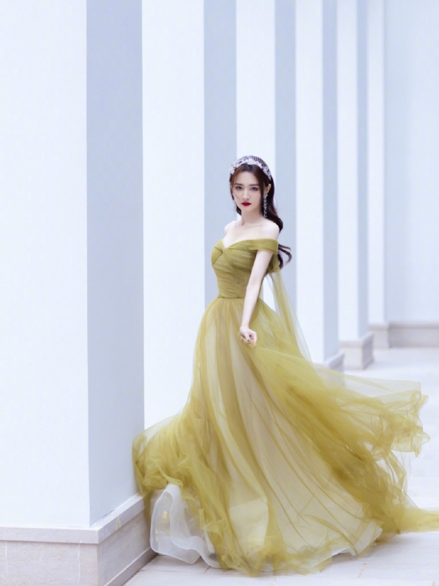 徐璐春日沁绿梦幻纱裙