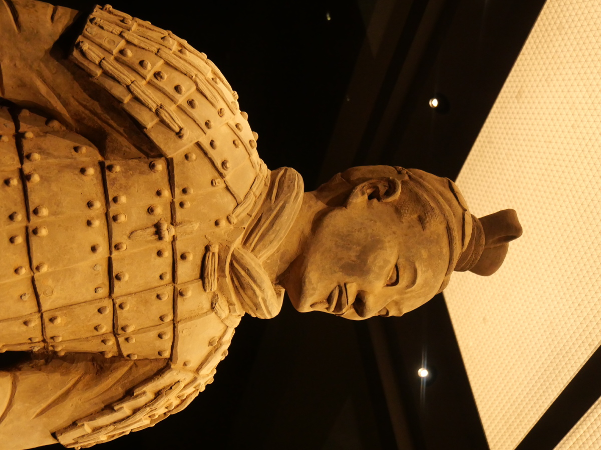 秦始皇帝陵兵马俑博物馆的跪射俑外形似陕西省地图是上过央视国家宝藏