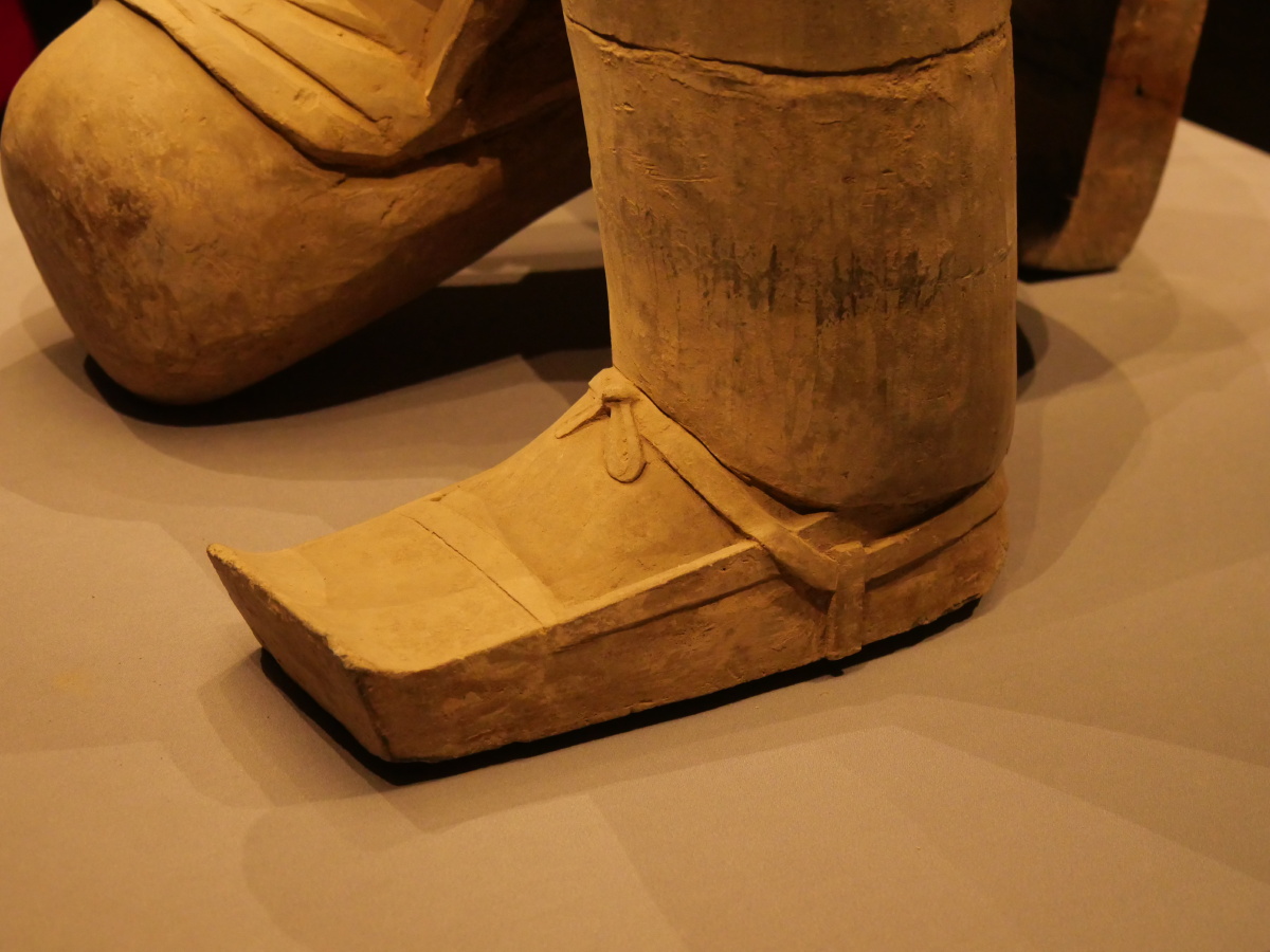 秦始皇帝陵兵马俑博物馆的跪射俑外形似陕西省地图是上过央视国家宝藏