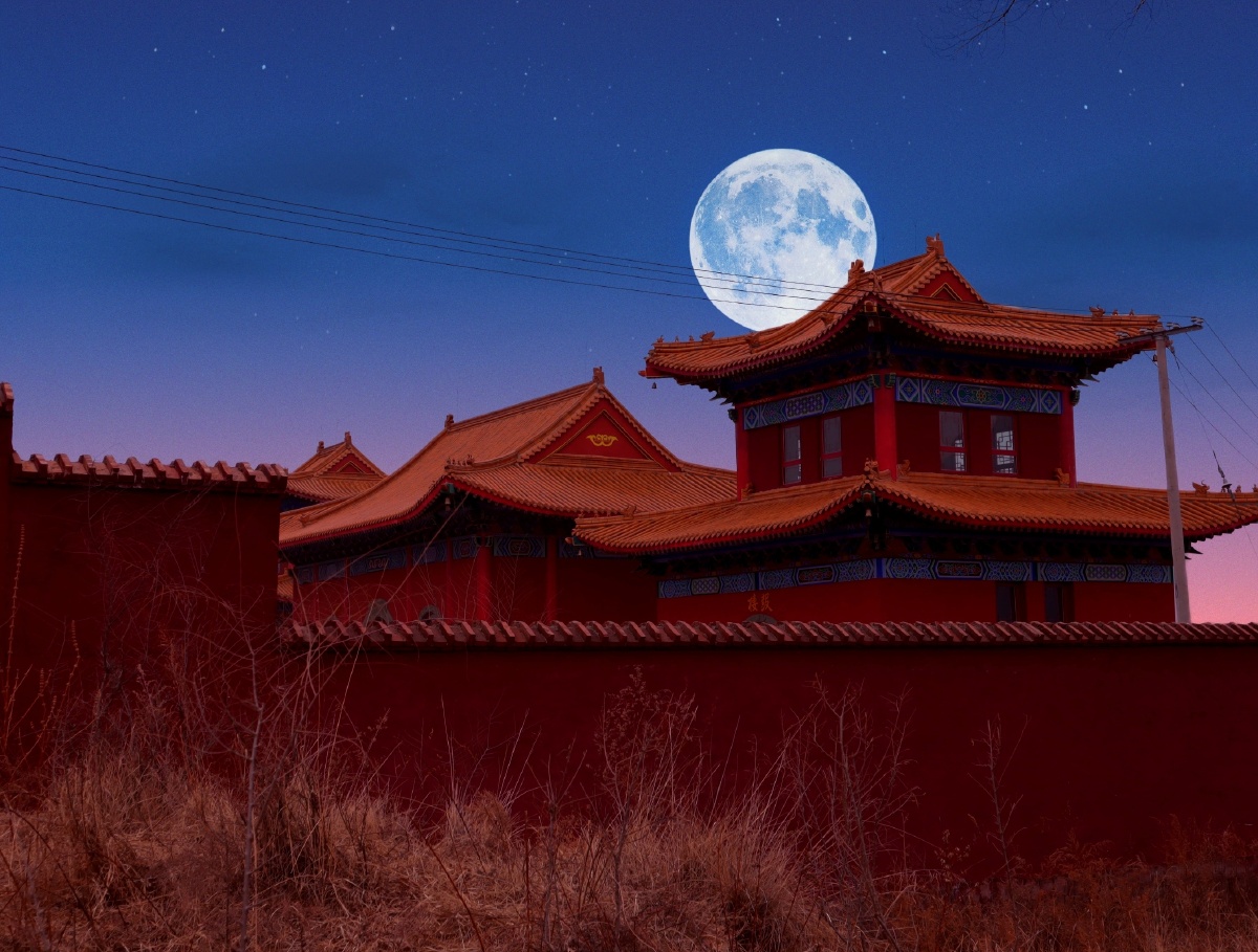 月光下的宫殿庄严与宁静