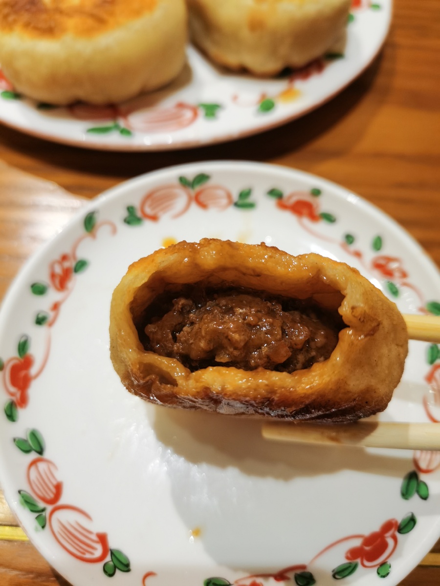 好吃的特色美食门钉肉饼因像以前城门的门钉而得名