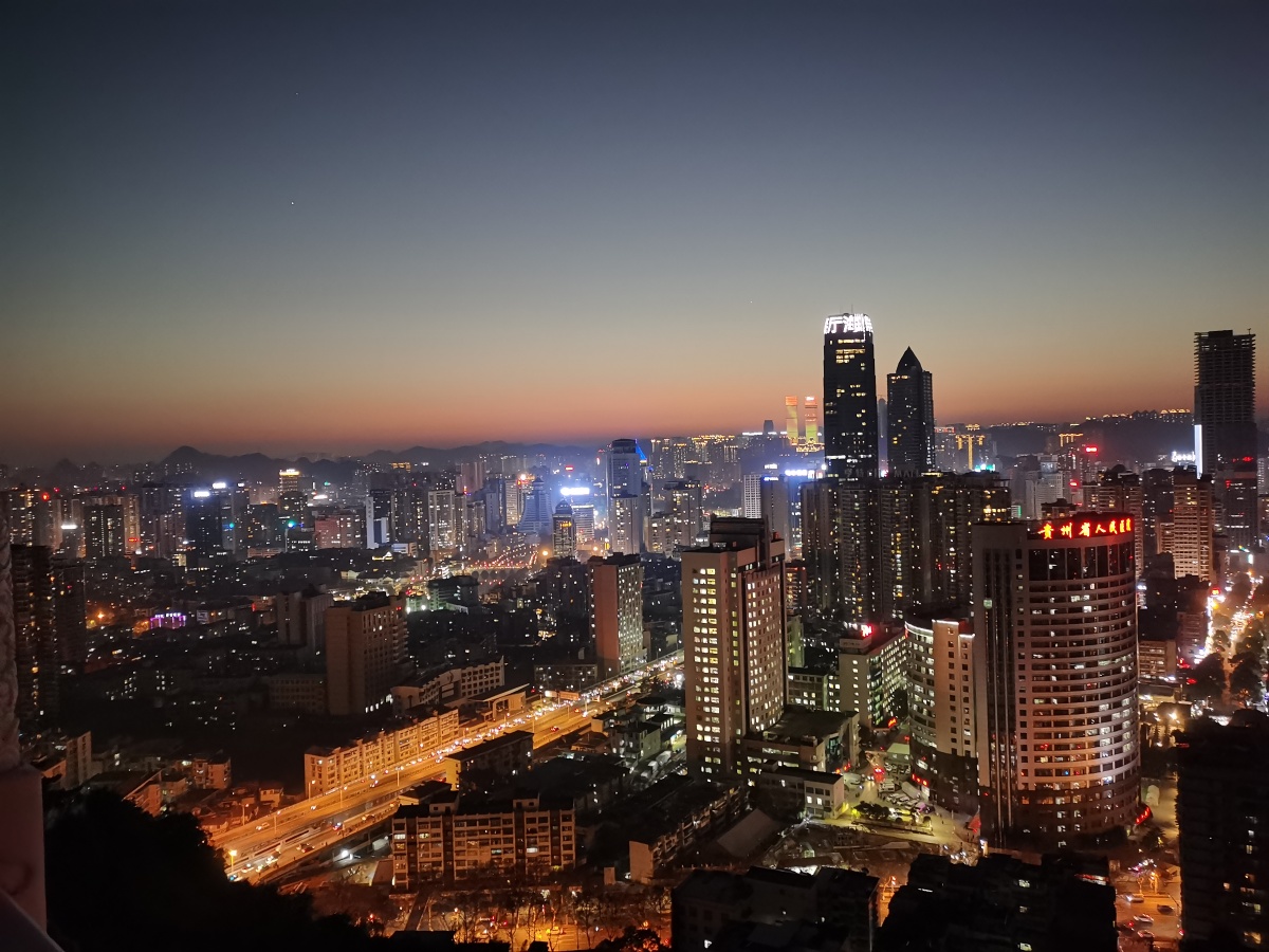 喧嚣的城市
