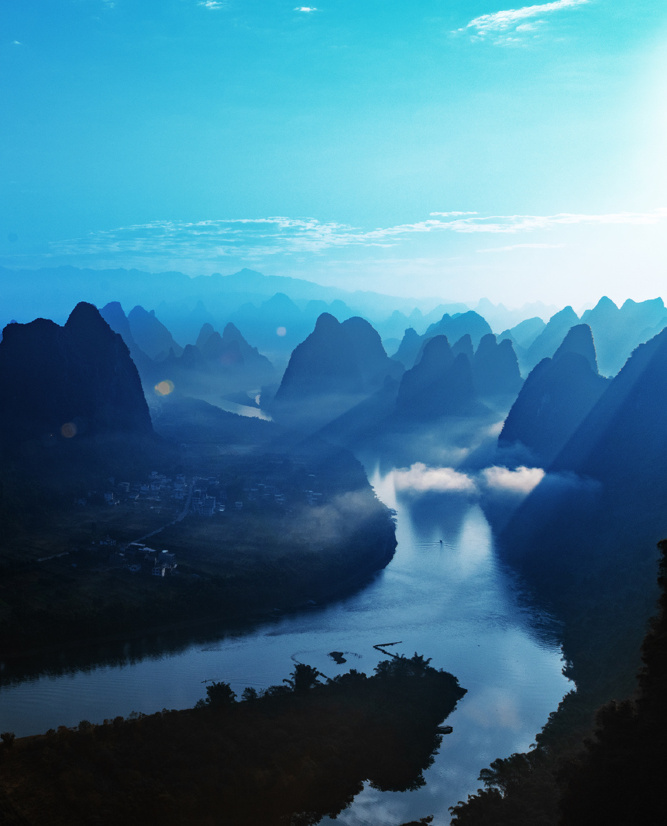 相公山顶俯瞰漓江山水