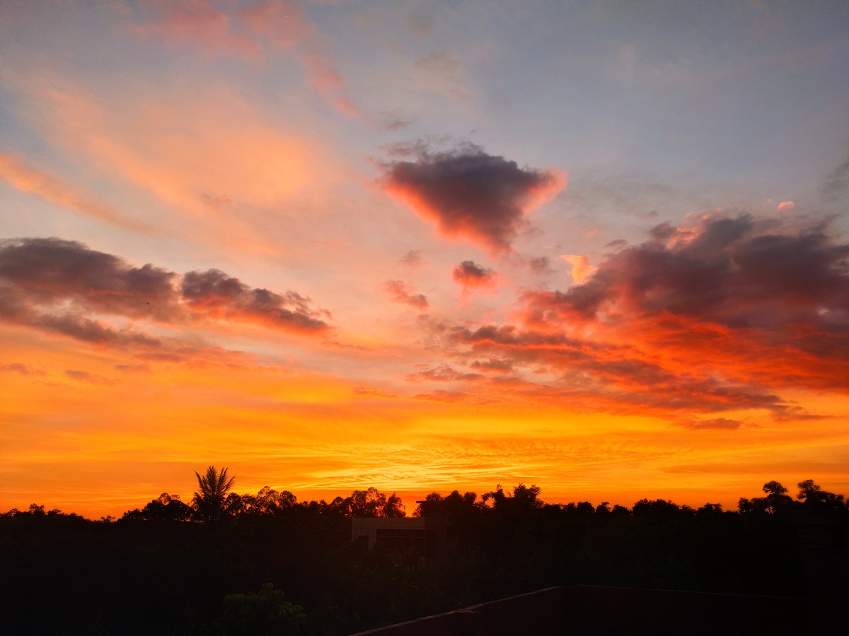 夏日的夕阳傍晚
