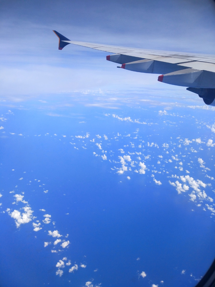 采摘那一朵棉花糖天空白云俯瞰城市