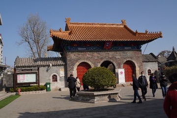 1541672