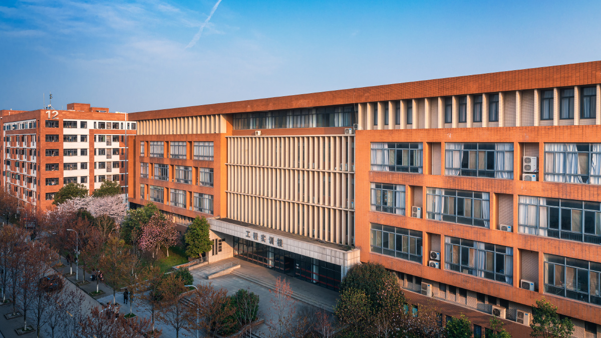 工程大学实训楼夕阳