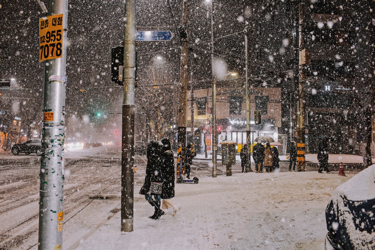 不记得是第几场大雪了雪景真的好梦幻街道也很温暖