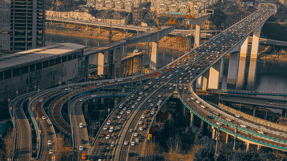 嘉华大桥嘉华大桥的车辆川流不息,城市的繁华尽收眼底
