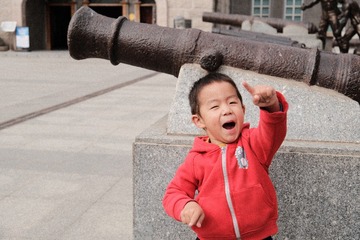 62348