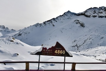 617434