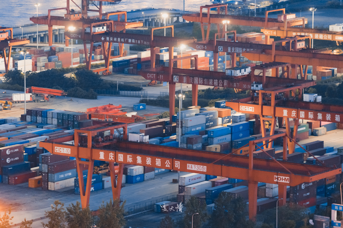 夜幕下的寸滩港