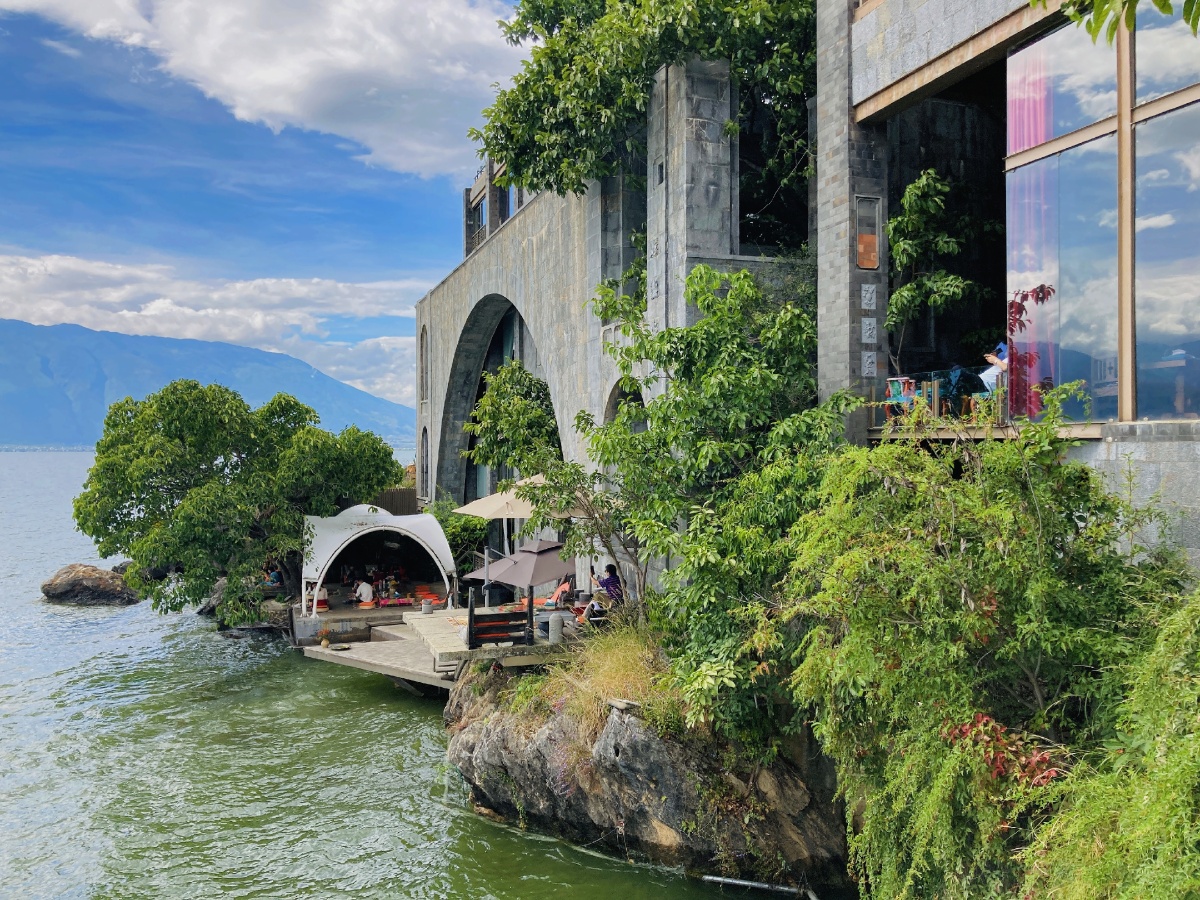 大理洱海上的太阳宫