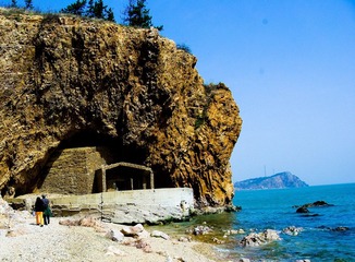 峰山林海防空洞