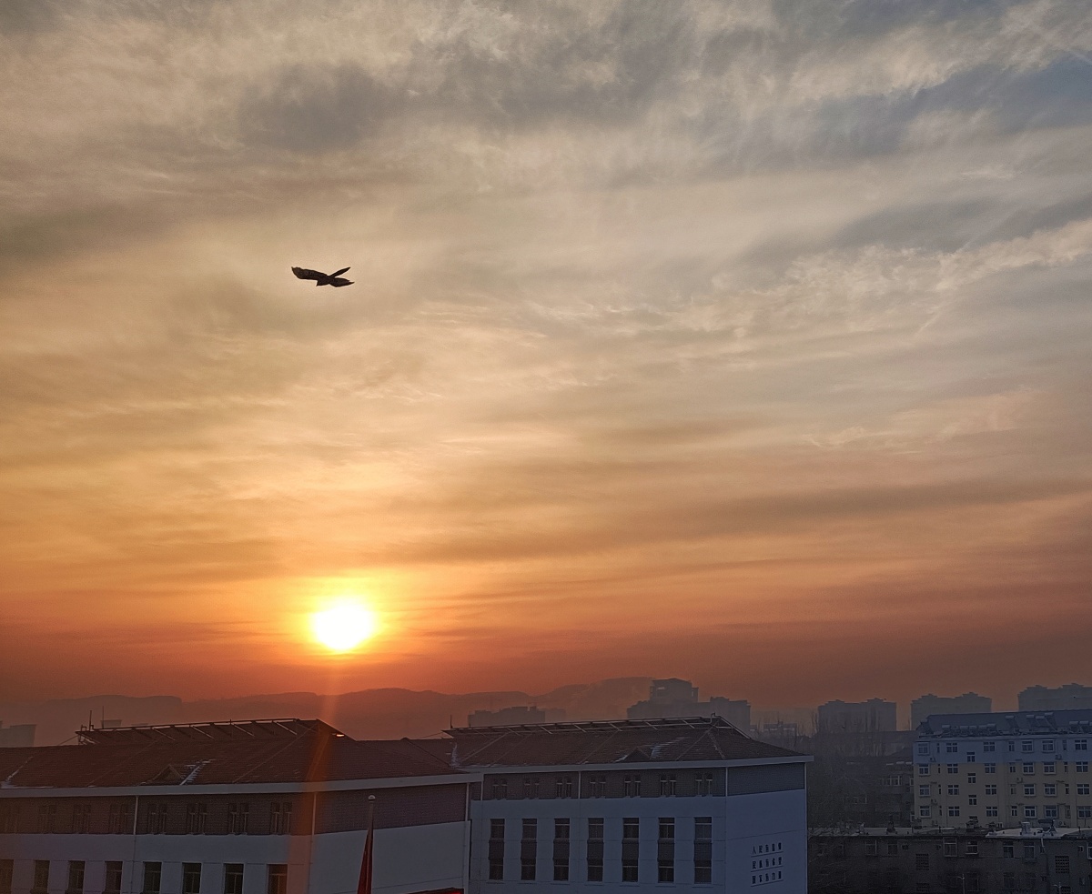 一个普通的早自习窗外的天空