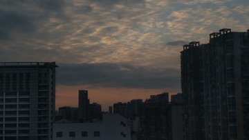 5645432