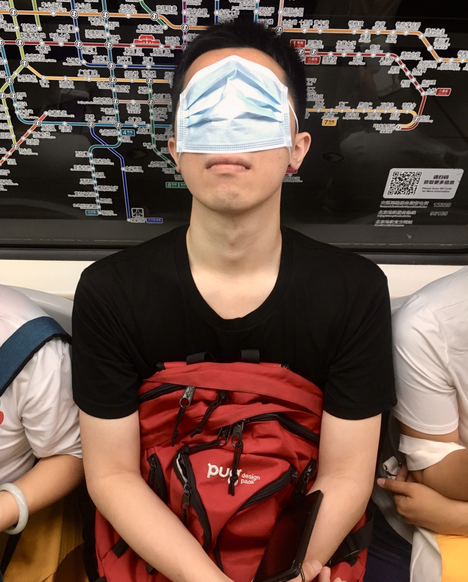 《一罩多用》口罩变眼罩