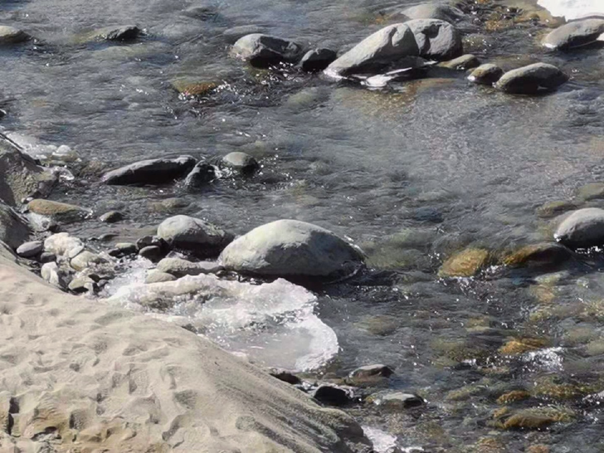 地标:武威南营水库冬天的水库水流很小,夏天沿途应该会很美,有农家的