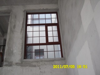 9073
