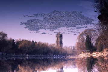 湖中塔