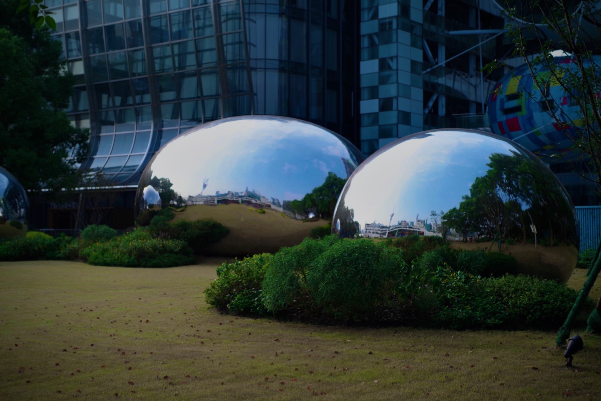 倒影城市的水滴