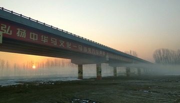 437243