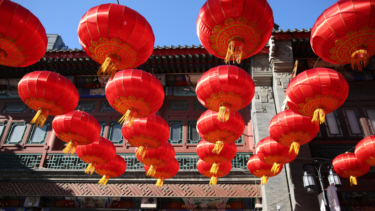 大红灯笼高高挂