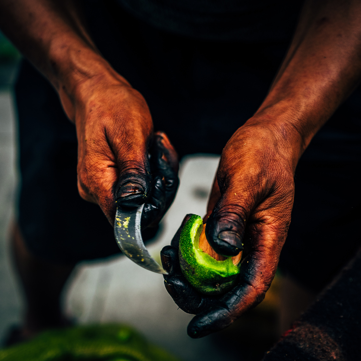 路遇一个卖青核桃的大爷