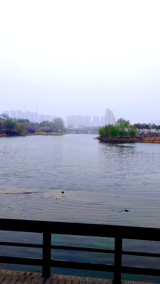 凭栏远眺郑州西流湖