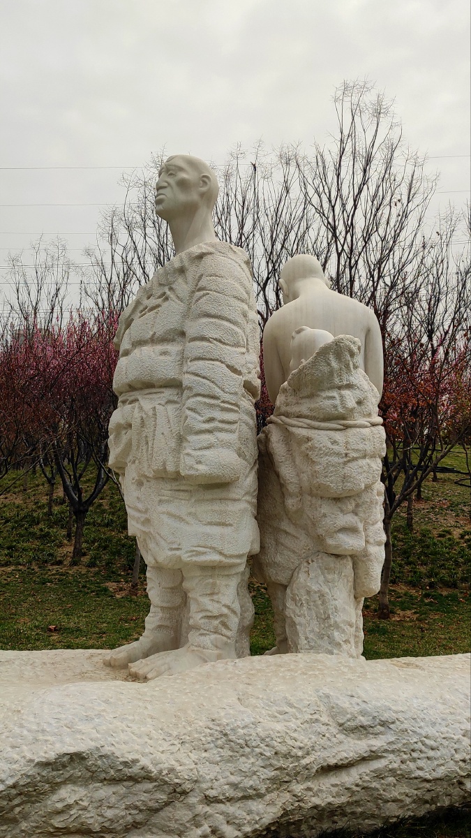 白色的诗歌郑州雕塑公园