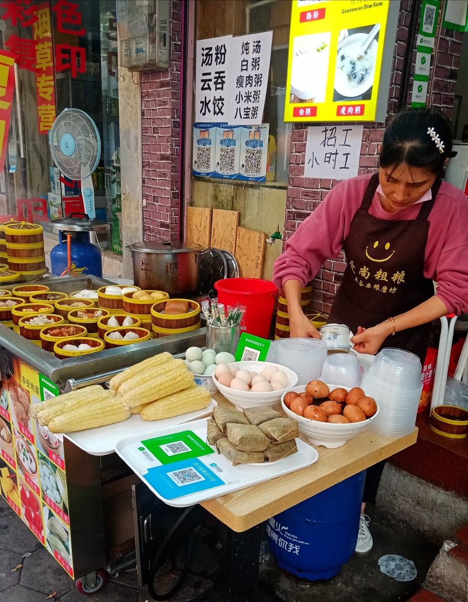 摆街边小食生意