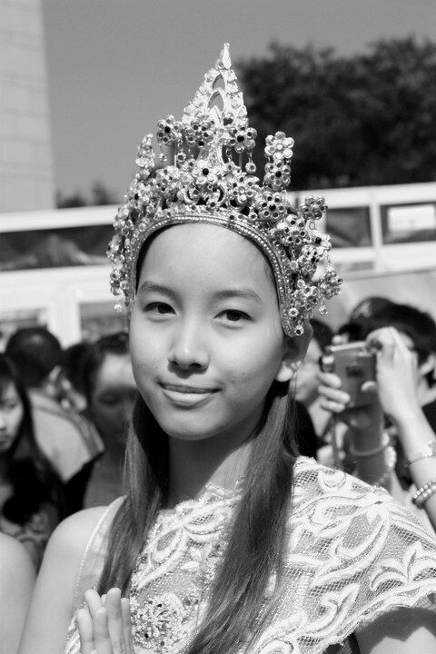 姑娘,你好<br />
泰国姑娘