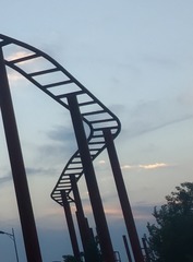 1366976