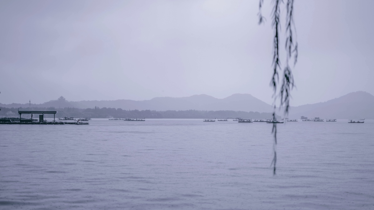 阴雨天的西湖山色空蒙雨亦奇