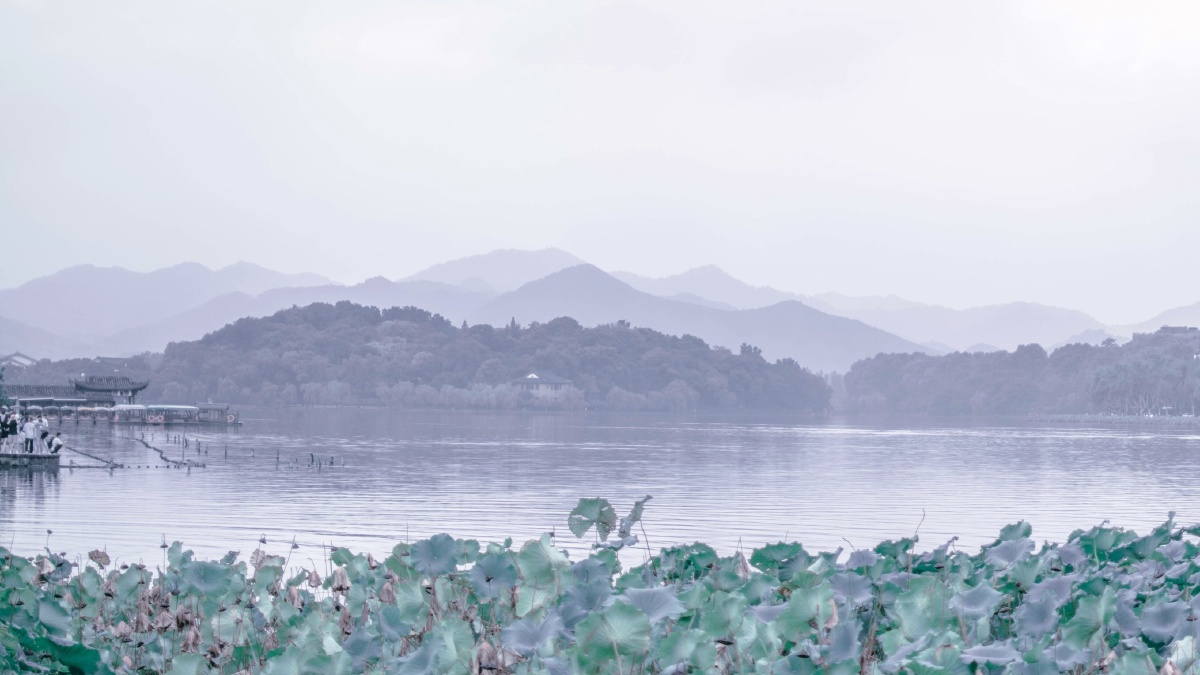 阴雨天的西湖山色空蒙雨亦奇