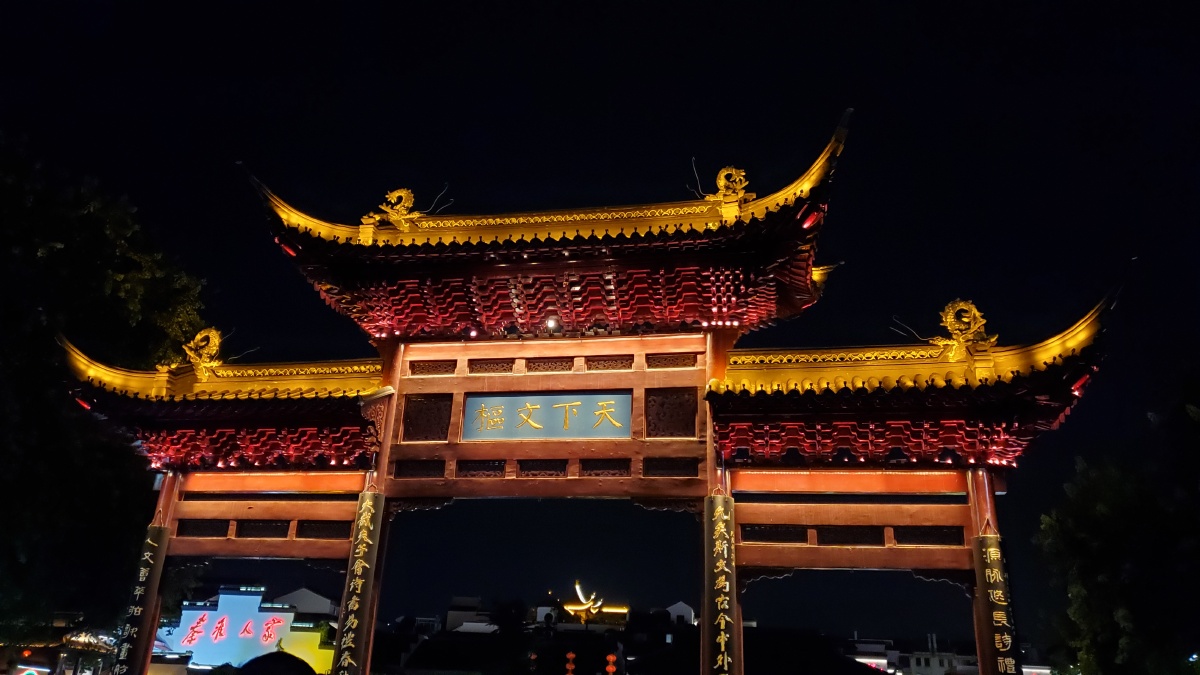 唐诗里的金陵如梦如幻令人体味不尽而我眼里的南京襟江带河依山傍水