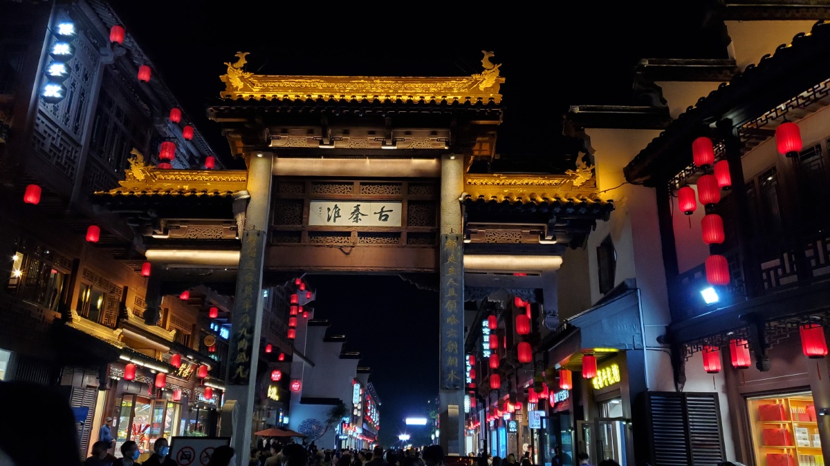 唐诗里的金陵如梦如幻令人体味不尽而我眼里的南京襟江带河依山傍水