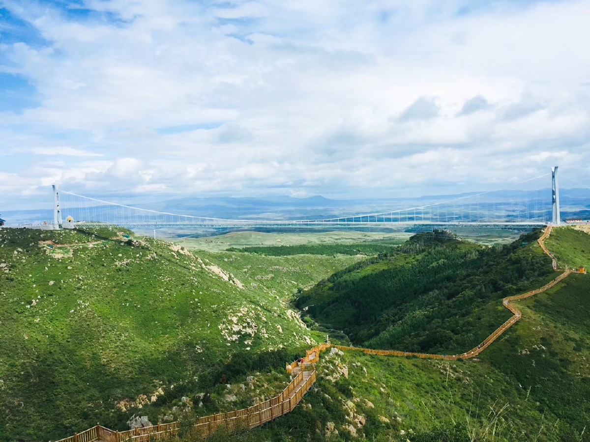 尚义大青山玻璃栈道号称亚洲第一长