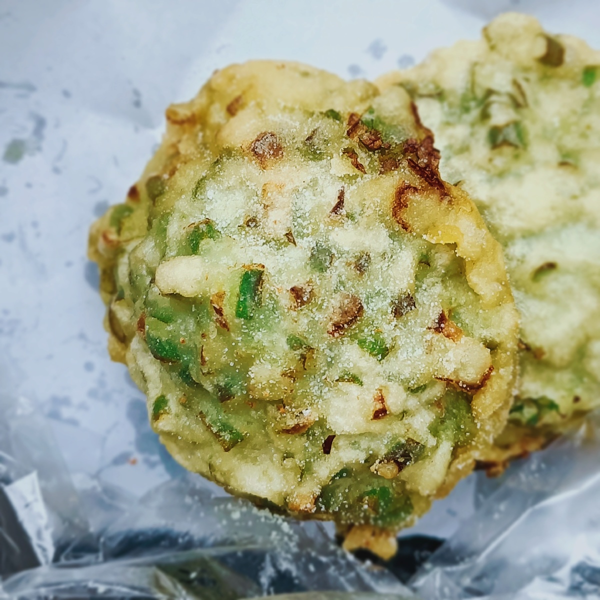 香喷喷的蚝炸夹杂着浓浓的童年的味道