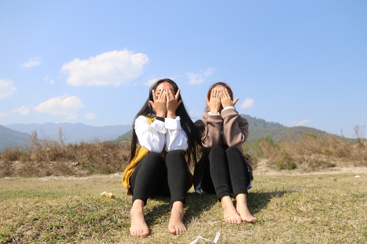 光脚女孩